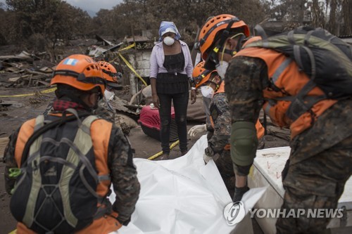‘끝나지 않은 슬픔’…과테말라 화산폭발 사망자 121명으로 늘어
