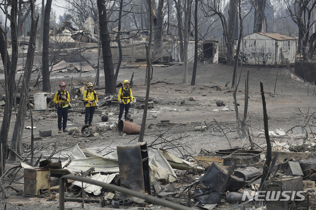 캘리포니아 산불 무제한 확산, 10만명 대피..시신 추가발견