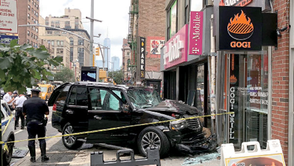 맨하탄 한식당 차량 돌진…4명 부상