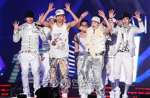 2PM, 데뷔 10주년 전시회 ‘열 번의 계절’