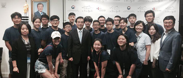 청소년 과학기술 지도자 캠프 참가학생들 박효성총영사와 간담회