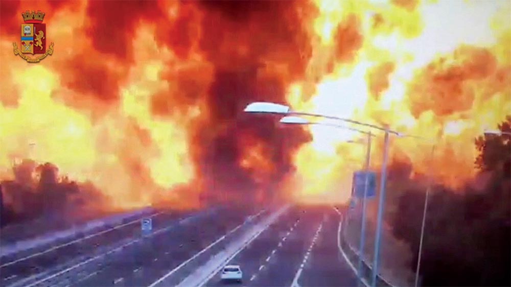 이탈리아 고속도로 대형 폭발사고 70여명 사상