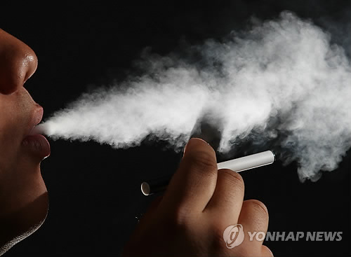 英 연구진 “전자담배, 폐 면역세포 훼손할 수 있다”