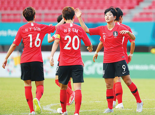 한국 여자축구, 홍콩 대파하고 4강 안착