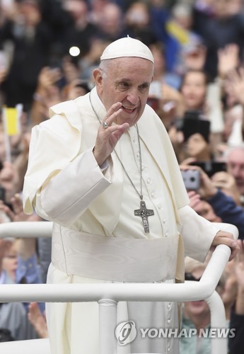 교황 “교회의 성폭력 대처 실패…치욕과 고통” 자책