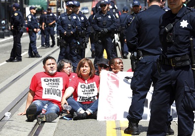 메리엇 호텔과 계약 만료 근로자들 노동절 SF시내 도로 점거 시위