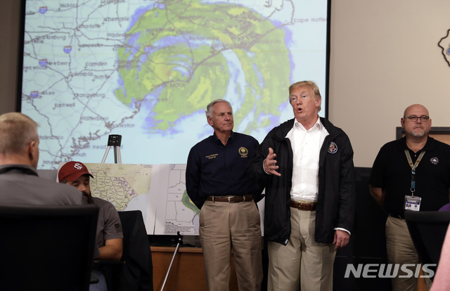 트럼프, 허리케인 피해지역서 “강도 높은 연방지원” 약속