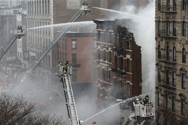 맨하탄 이스트빌리지 아파트 화재 17명 부상