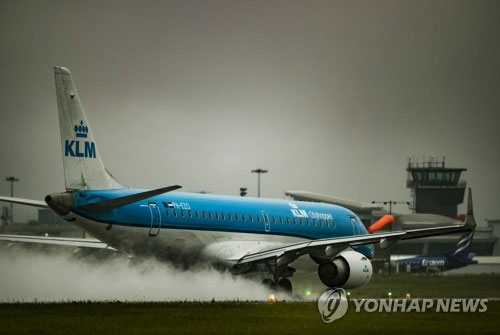 KLM 여객기 승객 난동에 네덜란드 공군전투기 비상 출동