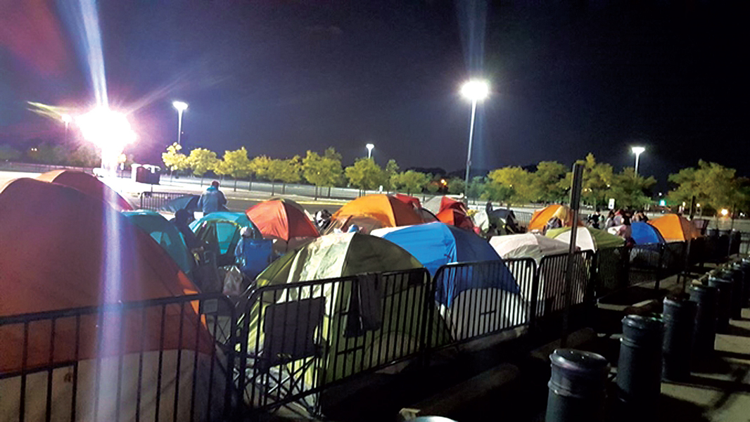 “방탄소년단 가즈아!” 팬들 1주일 전부터, 텐트 치고 밤샘 대기