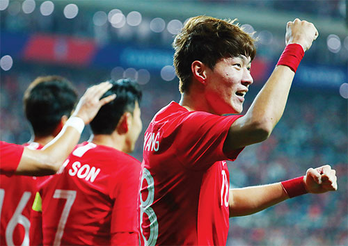한국, FIFA 5위 우루과이에 2-1…36년만에 첫 승 감격