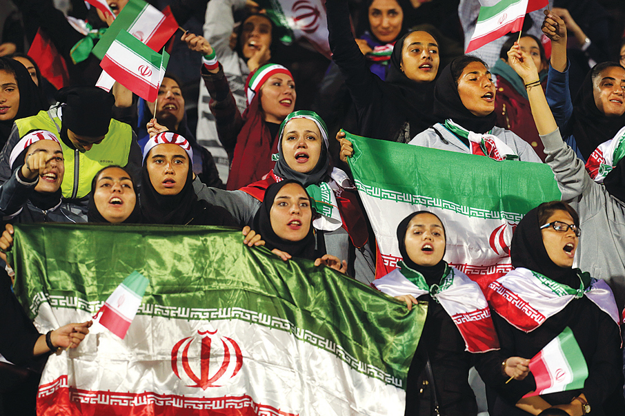 이란 여성, 축구경기 직접 관람 허용