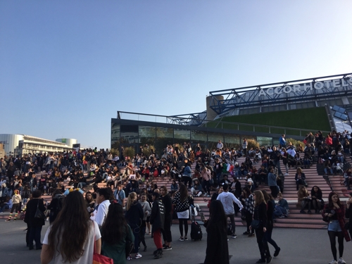 ‘유럽의 심장’ 파리, 방탄소년단 두차례 공연 앞두고 들썩들썩