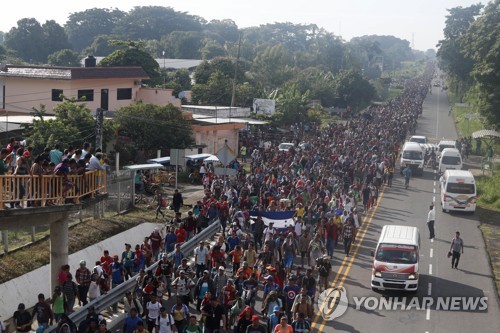 “미국 향해 계속 이동”…중미 이민자 행렬 7천명으로 늘어