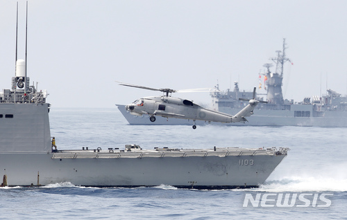 미 군함 2척, 중국 보란 듯 대만해협 통과
