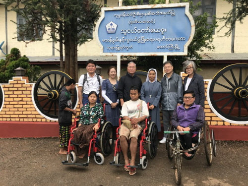 미얀마에 사랑의 휠체어 200대전달
