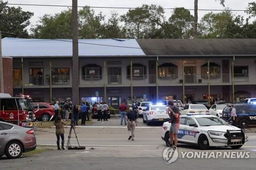 요가교실서 총격… 용의자 포함 3명 사망·5명 부상