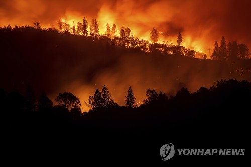 북캘리포니아 산불 기세 약간 꺾여…남부는 일부 대피령 해제