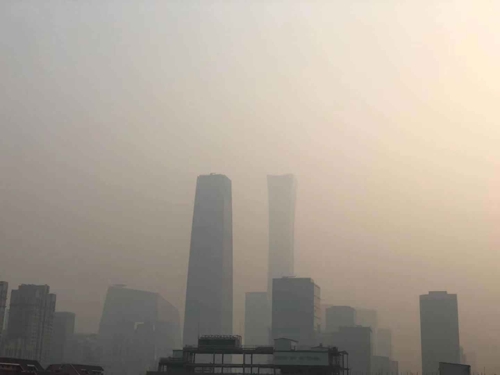 중국 곳곳 스모그 신음…베이징 ‘심각한 오염’ 경보 발령