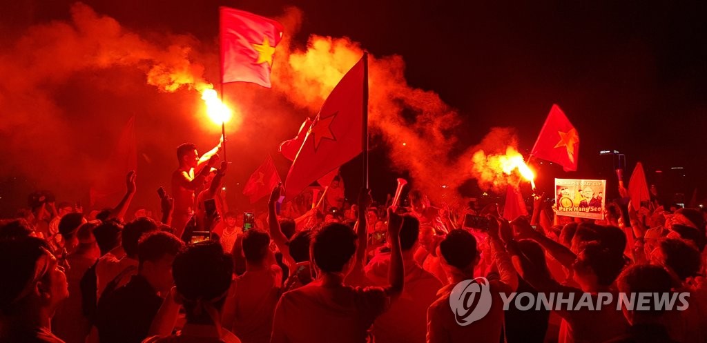 박항서호의 스즈키컵 연승행진에 월드컵 못지않은 응원열