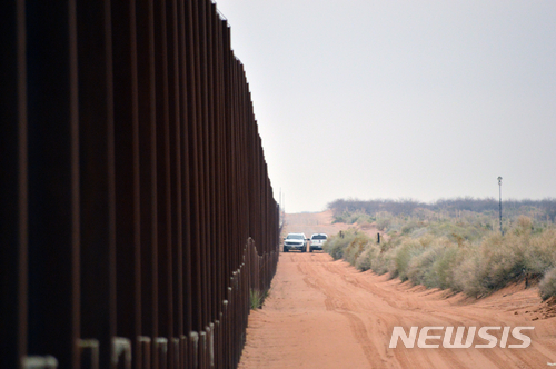 트럼프, 미·멕시코 국경장벽 예산 초당적 협력 재차 촉구