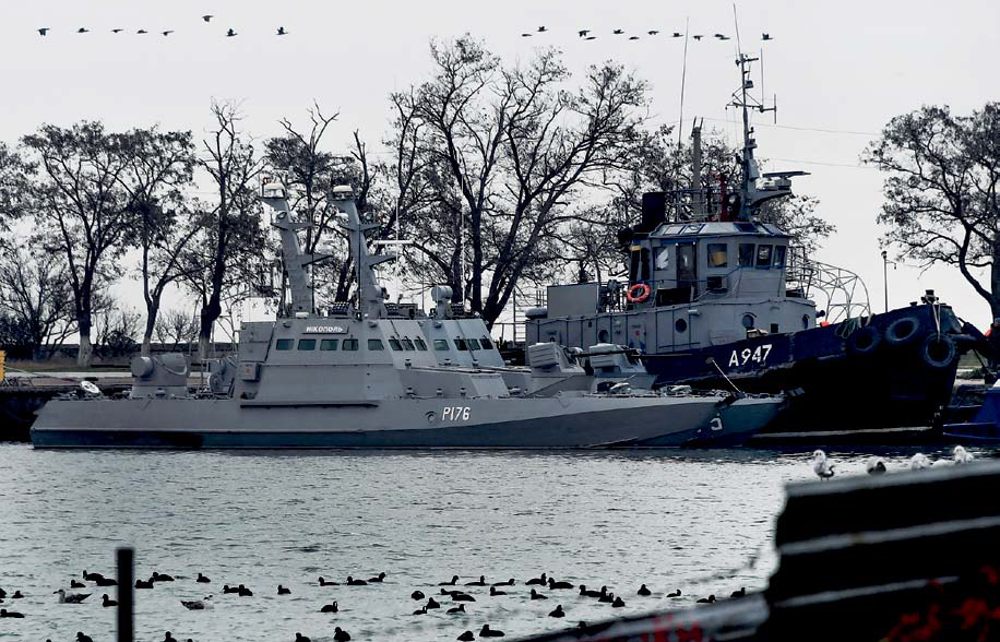 우크라이나 계엄령 선포, 러시아 함정 나포에 대응