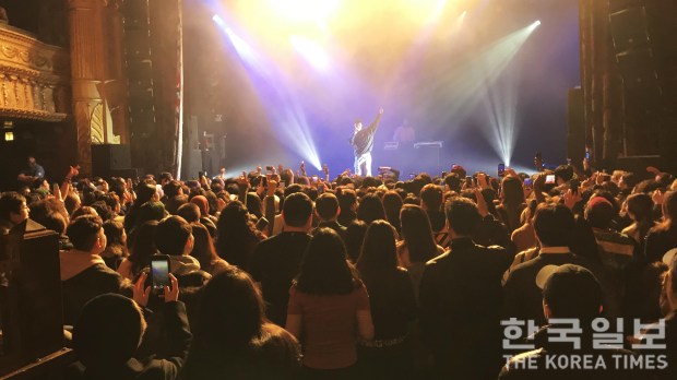 700여 팬들 크러쉬에 반하다…26일 두 번째 시카고 라이브 콘서트 성황