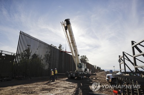 트럼프, 국경장벽 건설 예산 배수진… “연방정부 셧다운 불사”