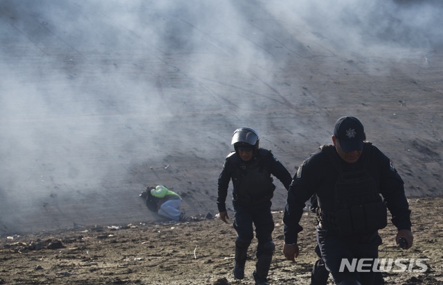‘최루탄 충돌’ 체포된 캐러밴 42명, 모두 불기소