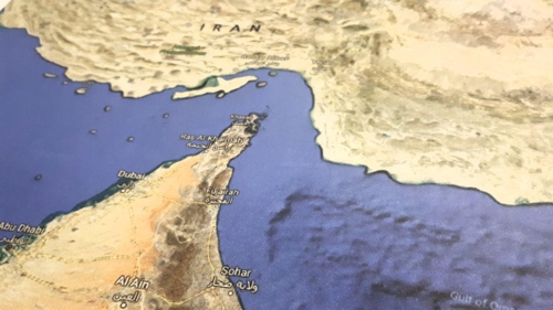 이란, ‘원유 길목’ 호르무즈해협 봉쇄 경고…美, 항모 배치