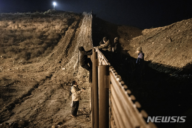 트럼프 “국경장벽 건설비용 멕시코가 낸다” 다시 주장