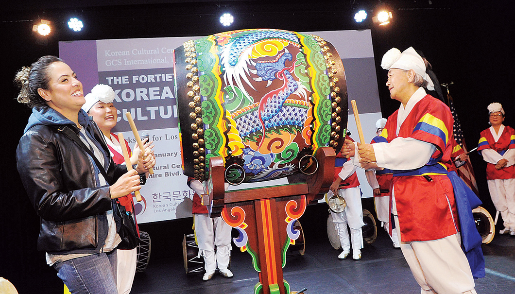 경관들 “한국문화 체험했어요”