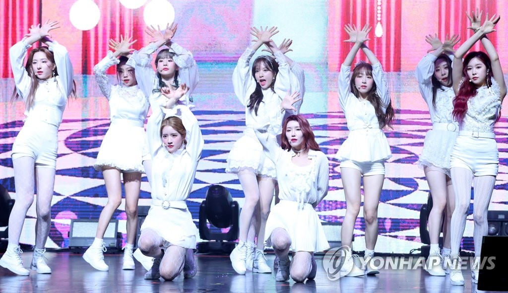 우주소녀 엑시, 러블리 매력과 함께 신곡 셀프 홍보
