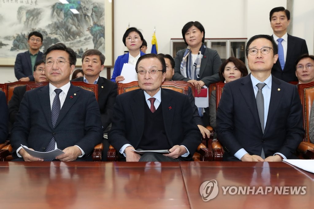 민주 “민생경제 최우선 다짐” vs 한국 “몽상에 빠진 대통령”