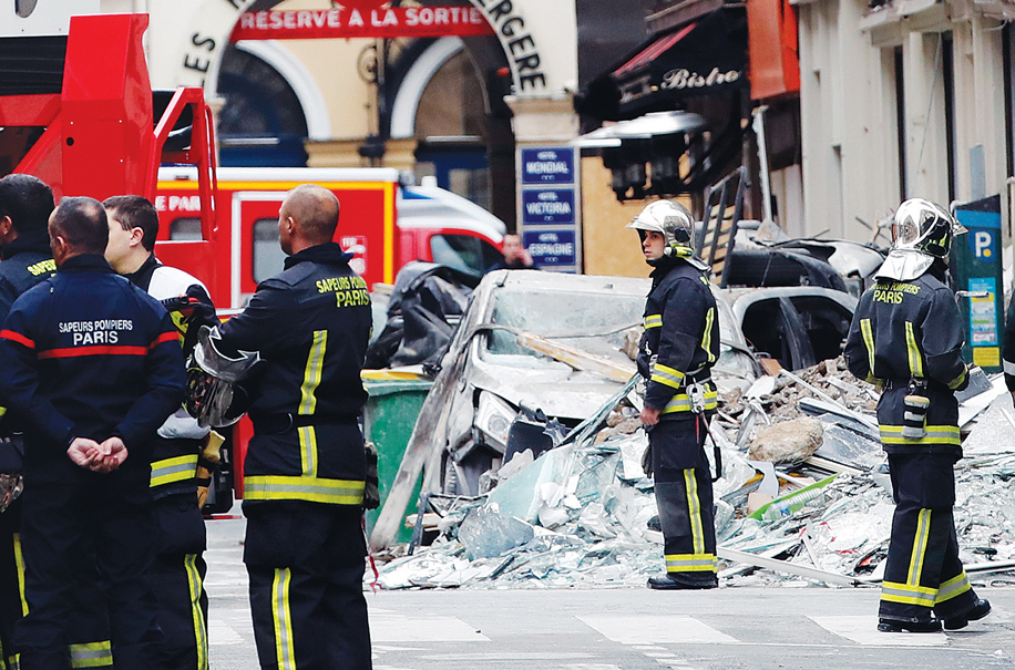 파리 중심가 빵집 폭발, 50여명 사상
