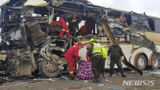 남미 볼리비아서 버스 계곡 추락...최소 13명 사망 26명 부상