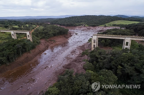 브라질 댐 붕괴 실종자 수색 난항…60명 사망·292명 실종 추정