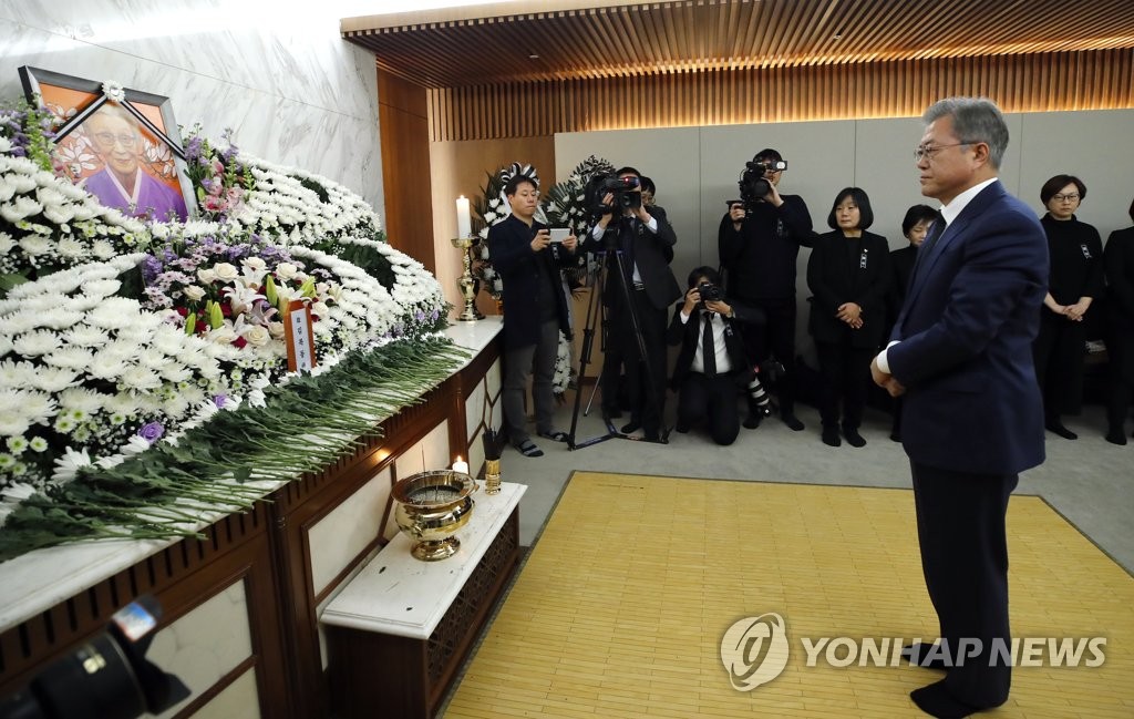 “일본 사죄하라”…김복동 할머니 빈소 조문 행렬