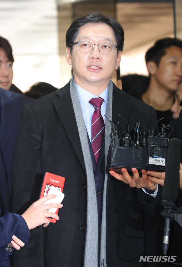 김경수 지사, 법정구속… ‘댓글조작’ 1심 징역 2년 실형