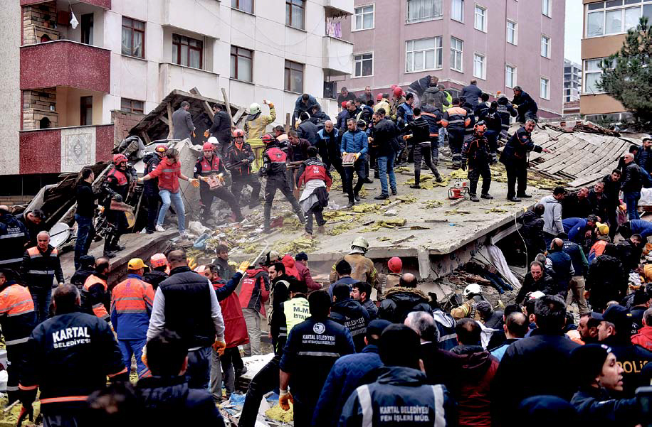 터키 이스탄불 아파트 붕괴 최소 10명 숨져