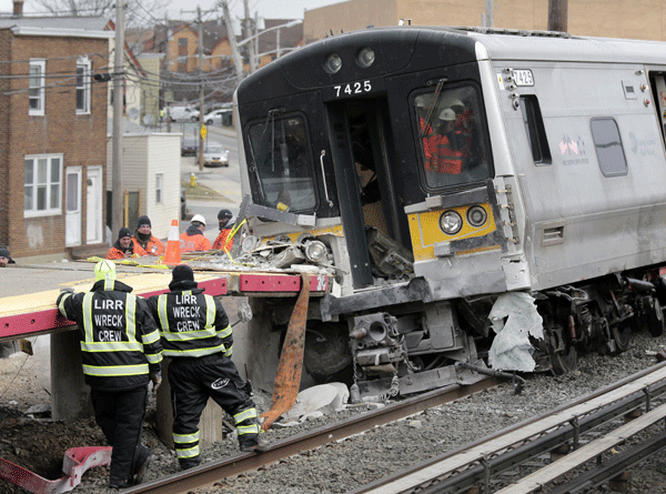 양방향 LIRR 열차-자동차 충돌…3명 사망·최소 8명 부상