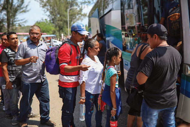 멕시코서 대형 교통사고 중미 이민자 최소 25명 숨져
