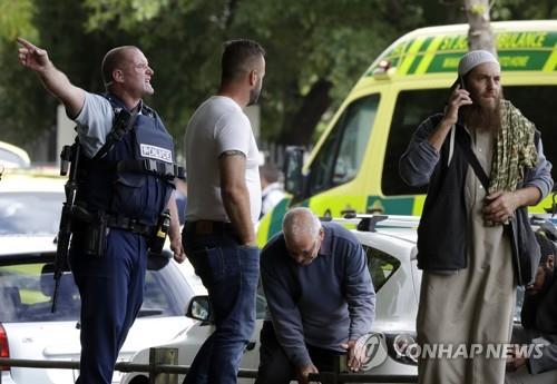 뉴질랜드 이슬람사원 2곳서 ‘총격 참사’… “최소 30명 사망 추정”