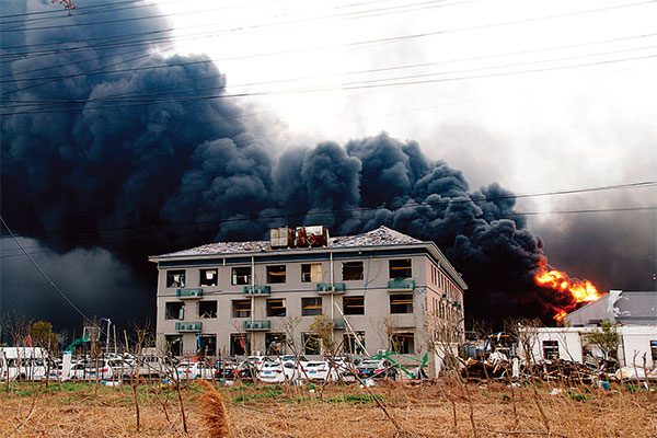 중국 화학공단 대규모 폭발사고 최소 47명 숨져