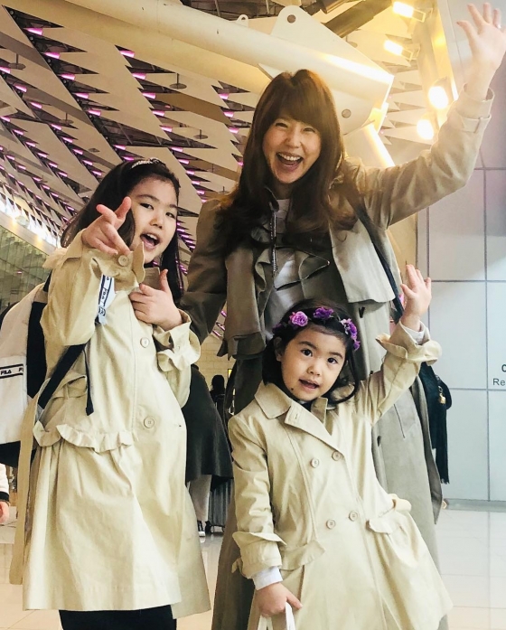 ‘주영훈♥’이윤미, 셋째 출산 후 근황 “두 딸과 여행. 감사해”