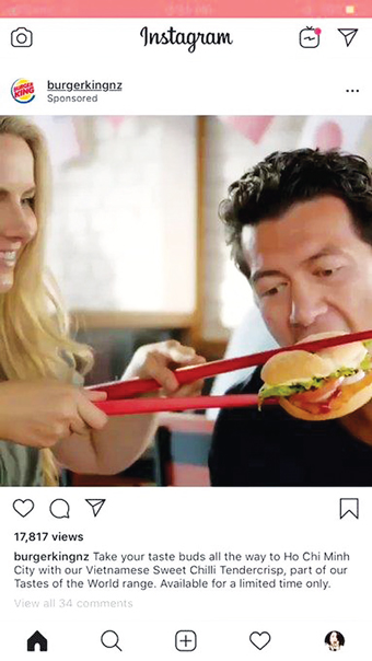 젓가락으로 햄버거 먹는 광고 논란