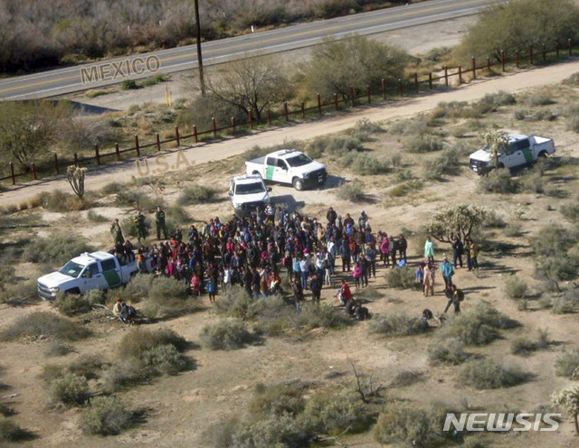국방부, 멕시코 국경에 미군 320명 추가 투입