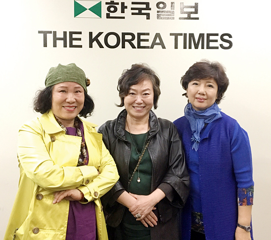 “색상의 향연으로 초대합니다” 유명 한국 작가들 전시회