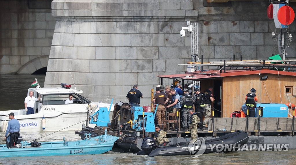 다뉴브강서 6일 수습 시신 2구 한국인 확인…추가 1구 발견