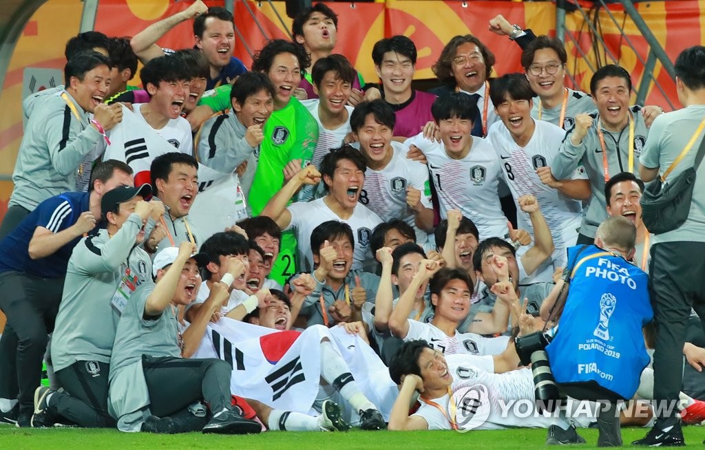 정상 못 갔지만 최고성적…한국남자축구 새역사 쓴 정정용호